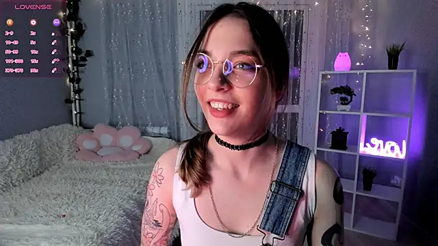 Snapshot of AraCopple chatting on December 15, 12:51 am AraCopple online show from December 15, 12:51 am