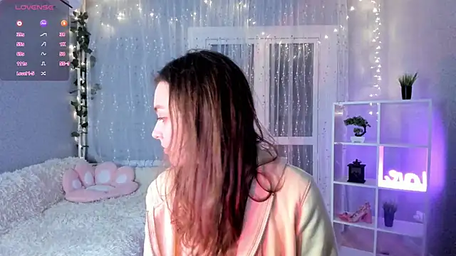 Snapshot of AraCopple chatting on December 19, 11:14 pm AraCopple online show from December 19, 11:14 pm