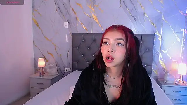 Snapshot of pettit_courtny chatting on February 4, 10:55 pm pettit courtny online show from February 4, 10:55 pm