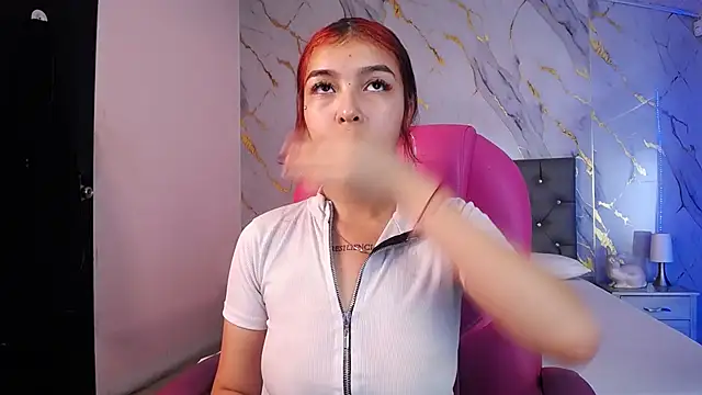 Snapshot of pettit_courtny chatting on February 18, 7:52 pm pettit courtny online show from February 18, 7:52 pm