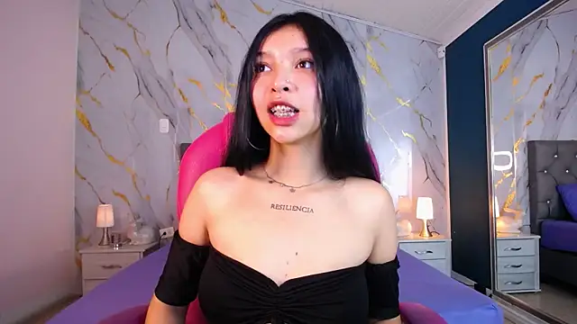 Snapshot of pettit_courtny chatting on March 1, 7:37 pm pettit courtny online show from March 1, 7:37 pm