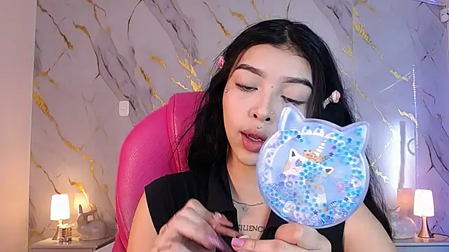 Snapshot of pettit_courtny chatting on March 10, 7:40 pm pettit courtny online show from March 10, 7:40 pm