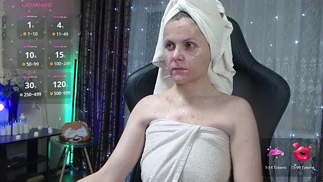 Snapshot of JessieOMays chatting on February 13, 8:27 pm JessieOMays online show from February 13, 8:27 pm