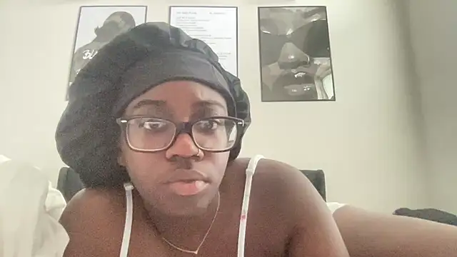 AveryJ99 online show from April 7, 1:00 pm