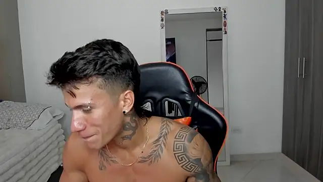 pettergrey1 online show from February 11, 9:42 pm