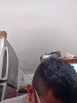 Snapshot of PequeArely chatting on December 5, 5:39 pm PequeArely online show from December 5, 5:39 pm