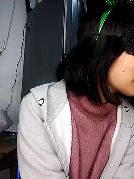 Snapshot of PequeArely chatting on December 20, 7:01 am PequeArely online show from December 20, 7:01 am