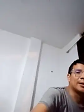 Snapshot of PequeArely chatting on December 30, 6:20 am PequeArely online show from December 30, 6:20 am