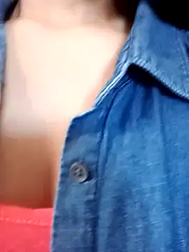 Snapshot of PequeArely chatting on February 9, 4:07 pm PequeArely online show from February 9, 4:07 pm