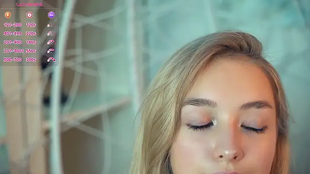 Snapshot of FlairCunard chatting on December 3, 5:55 pm FlairCunard online show from December 3, 5:55 pm