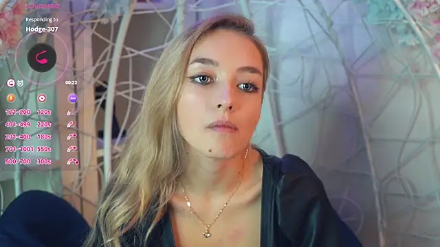 Snapshot of FlairCunard chatting on December 5, 9:17 pm FlairCunard online show from December 5, 9:17 pm