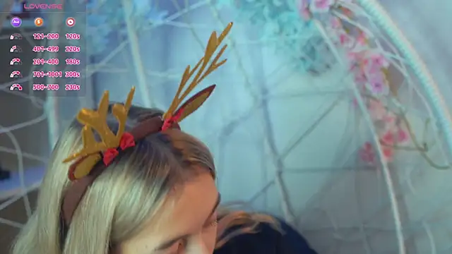 Snapshot of FlairCunard chatting on December 14, 3:04 pm FlairCunard online show from December 14, 3:04 pm