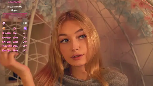 Snapshot of FlairCunard chatting on December 20, 8:55 pm FlairCunard online show from December 20, 8:55 pm