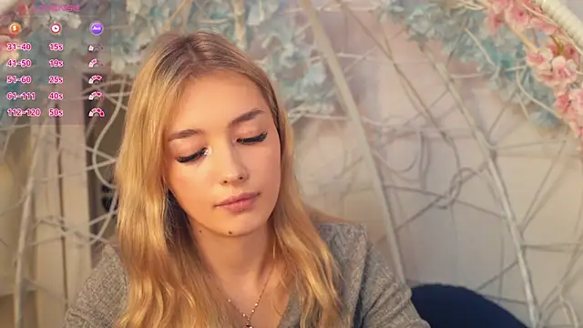 Snapshot of FlairCunard chatting on December 20, 11:58 pm FlairCunard online show from December 20, 11:58 pm