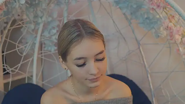 Snapshot of FlairCunard chatting on December 25, 3:49 pm FlairCunard online show from December 25, 3:49 pm