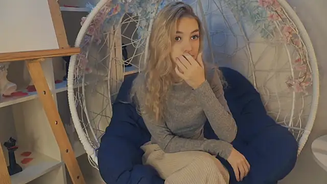 Snapshot of FlairCunard chatting on December 29, 2:42 pm FlairCunard online show from December 29, 2:42 pm