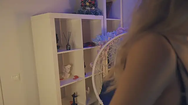 Snapshot of FlairCunard chatting on January 6, 11:52 pm FlairCunard online show from January 6, 11:52 pm