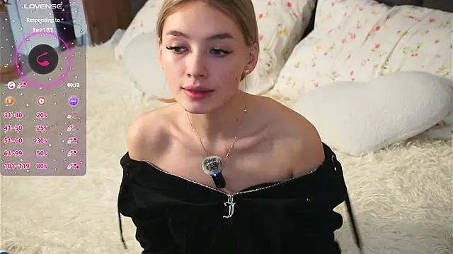 Snapshot of FlairCunard chatting on February 4, 10:45 pm FlairCunard online show from February 4, 10:45 pm