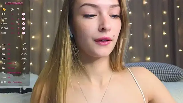 Snapshot of Soft_Eva chatting on December 10, 10:38 am Soft Eva online show from December 10, 10:38 am