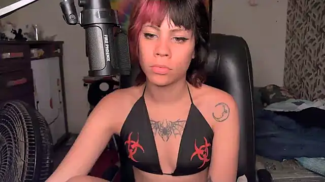 Snapshot of Liv_Alt chatting on April 30, 4:57 pm Liv Alt online show from April 30, 4:57 pm