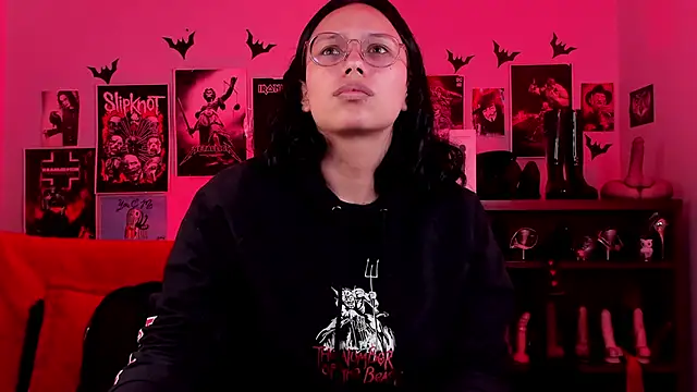 lilith-deveraux online show from April 13, 3:45 am