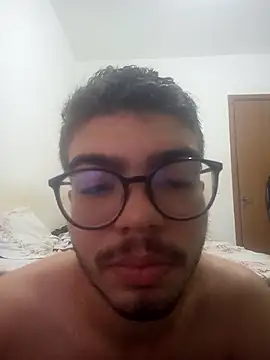 Snapshot of Edwardsky000 chatting on December 10, 10:47 pm Edwardsky000 online show from December 10, 10:47 pm