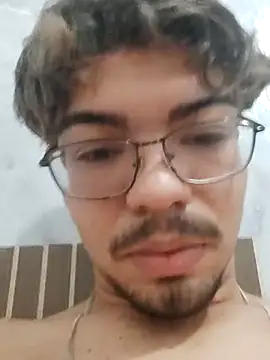 Snapshot of Edwardsky000 chatting on February 19, 8:16 pm Edwardsky000 online show from February 19, 8:16 pm