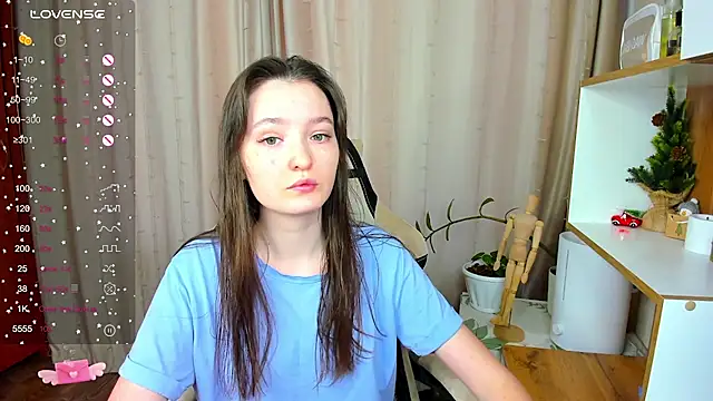 Snapshot of Fairyy_Moon chatting on January 15, 9:45 am Fairyy Moon online show from January 15, 9:45 am