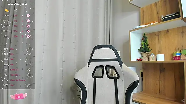 Snapshot of Fairyy_Moon chatting on January 24, 4:39 pm Fairyy Moon online show from January 24, 4:39 pm