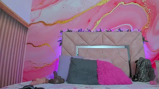 Taylor  cooper online show from December 22, 6:38 pm