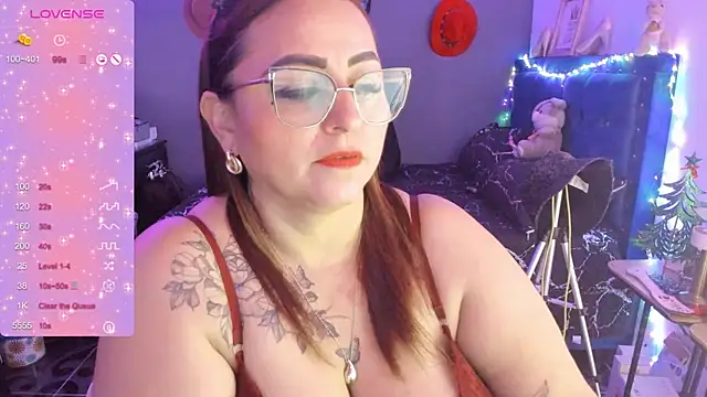 Snapshot of Ivonnee__ chatting on December 30, 7:48 am Ivonnee   online show from December 30, 7:48 am