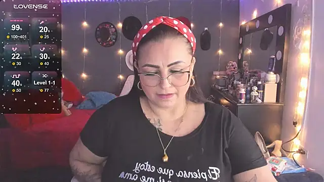 Snapshot of Ivonnee__ chatting on February 26, 6:47 am Ivonnee   online show from February 26, 6:47 am