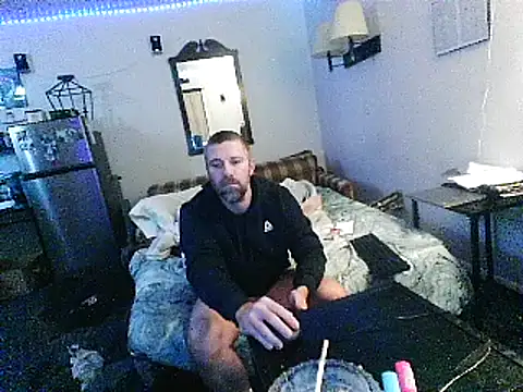 Snapshot of Cooperstone chatting on December 7, 4:36 pm Cooperstone online show from December 7, 4:36 pm