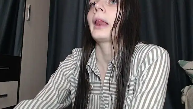 Snapshot of Effi_18 chatting on October 24, 6:48 pm Effi 18 online show from October 24, 6:48 pm