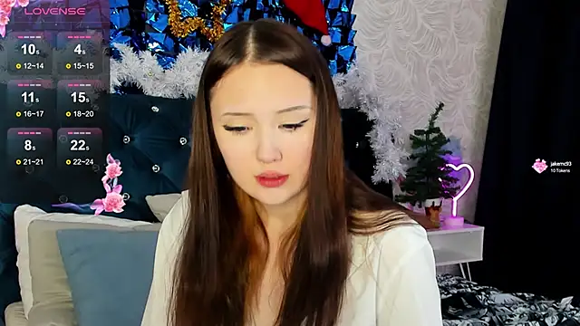 Snapshot of MiriaamWhite chatting on December 15, 4:18 am MiriaamWhite online show from December 15, 4:18 am