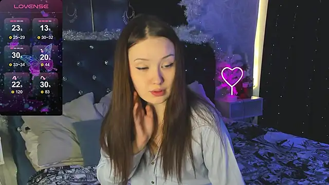 Snapshot of MiriaamWhite chatting on January 6, 8:46 am MiriaamWhite online show from January 6, 8:46 am