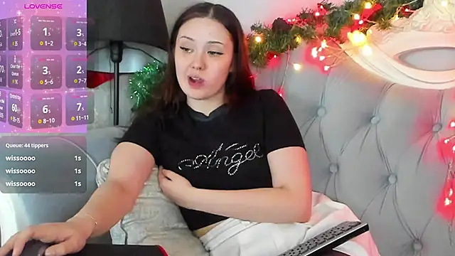 Snapshot of MiriaamWhite chatting on January 17, 5:19 pm MiriaamWhite online show from January 17, 5:19 pm