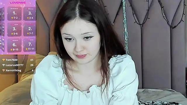 Snapshot of MiriaamWhite chatting on January 19, 2:04 am MiriaamWhite online show from January 19, 2:04 am