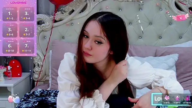 Snapshot of MiriaamWhite chatting on February 19, 2:34 pm MiriaamWhite online show from February 19, 2:34 pm
