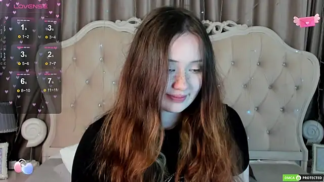 Snapshot of MiriaamWhite chatting on October 5, 4:00 am MiriaamWhite online show from October 5, 4:00 am