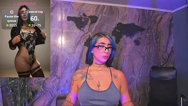 Snapshot of Alahia_Dangelo chatting on February 10, 5:28 pm Alahia Dangelo online show from February 10, 5:28 pm