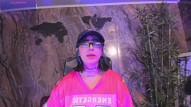 Snapshot of Alahia_Dangelo chatting on February 11, 5:29 pm Alahia Dangelo online show from February 11, 5:29 pm