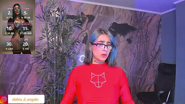 Snapshot of Alahia_Dangelo chatting on February 13, 5:31 pm Alahia Dangelo online show from February 13, 5:31 pm