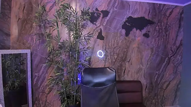 Snapshot of Alahia_Dangelo chatting on February 21, 6:42 pm Alahia Dangelo online show from February 21, 6:42 pm