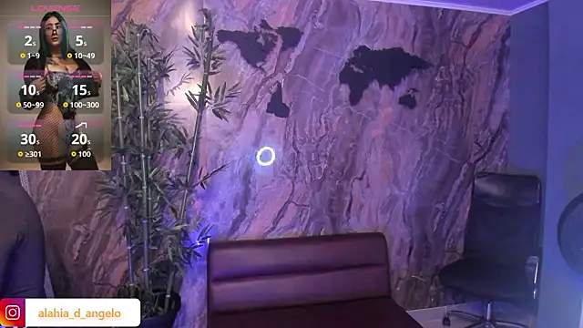 Snapshot of Alahia_Dangelo chatting on February 24, 5:22 pm Alahia Dangelo online show from February 24, 5:22 pm