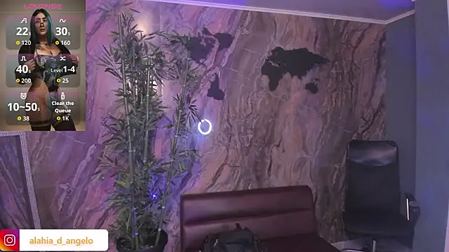 Snapshot of Alahia_Dangelo chatting on February 27, 5:24 pm Alahia Dangelo online show from February 27, 5:24 pm