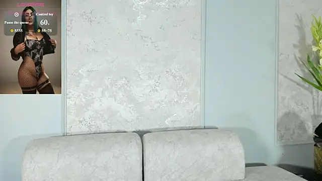 Snapshot of Alahia_Dangelo chatting on June 23, 5:44 pm Alahia Dangelo online show from June 23, 5:44 pm