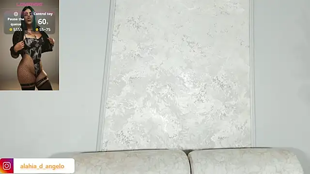 Snapshot of Alahia_Dangelo chatting on June 26, 5:50 pm Alahia Dangelo online show from June 26, 5:50 pm