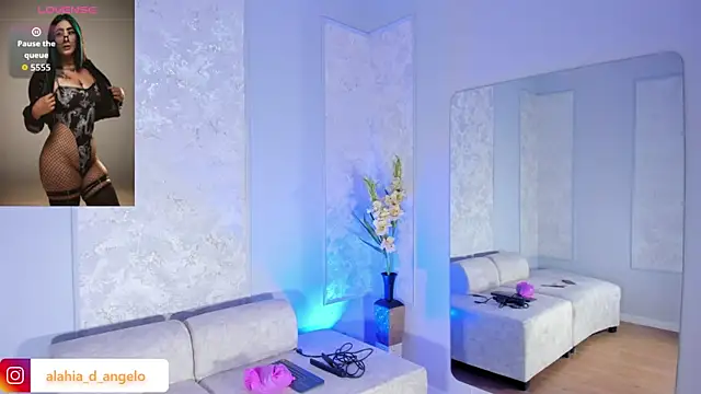 Snapshot of Alahia_Dangelo chatting on July 18, 5:39 pm Alahia Dangelo online show from July 18, 5:39 pm