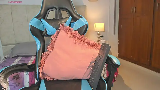  maria foxx  online show from March 28, 1:00 pm